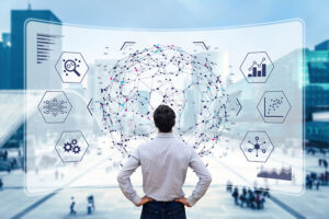 Ein Mann steht vor einem durchsichtigen Bildschirm und denkt über Technologie, Digitalisierung und Finanzen nach